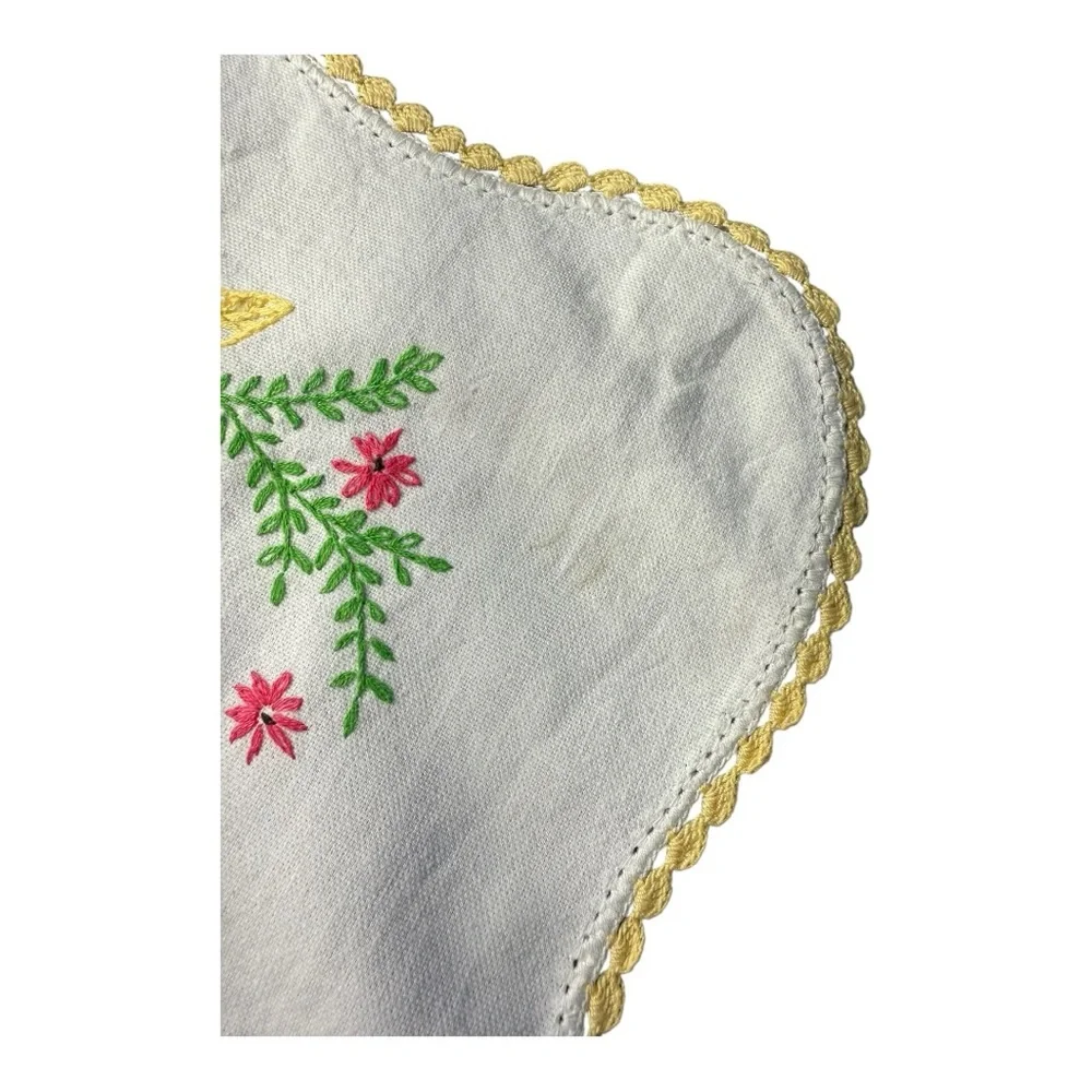Embroidered Floral Table‎ Runner
